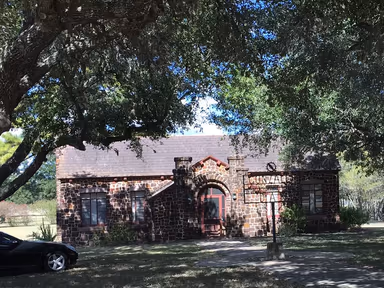 Gonzales City Hall photo 2