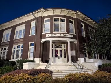 Laurel City Hall photo 1