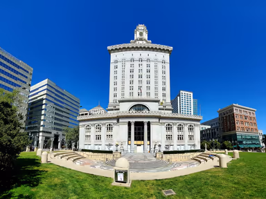 Oakland City Hall photo 1