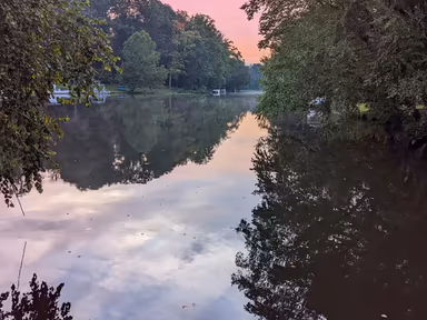 Lake Barcroft photo 3